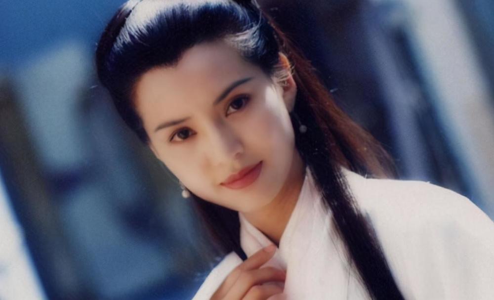 李若彤|李若彤54岁状态如少女，一袭长裙美艳动人，小龙女风姿不减当年！