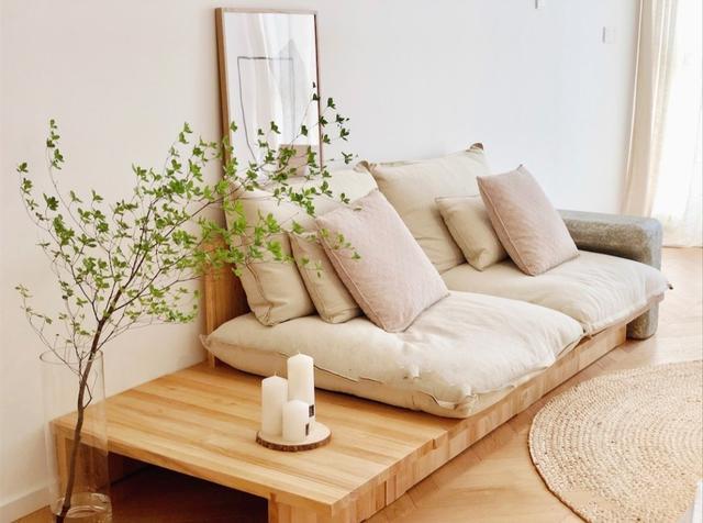 等我家装修也不买沙发,学他家用木板打个矮榻,可坐可卧真舒坦!