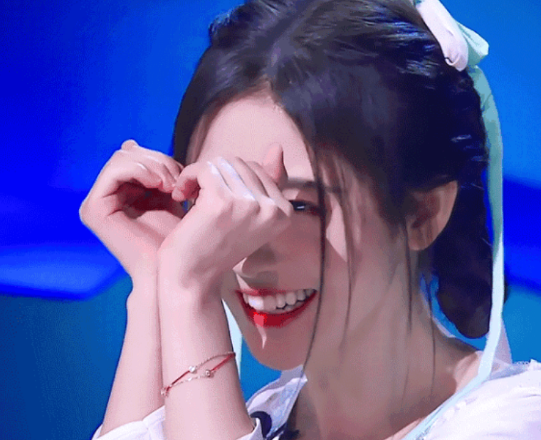 明星的比心方式有多特别?