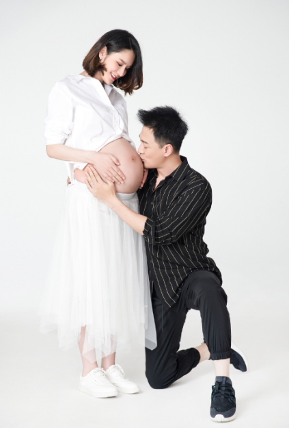 晒近照|林峯刚官宣老婆生产，前任吴千语就因晒近照被猜怀孕，回应超可爱