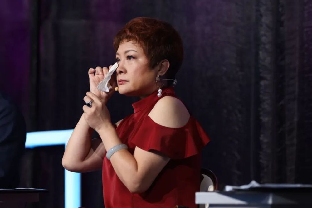 揭秘"残鸡婵"虎艳芬不为人知的一面……_腾讯新闻