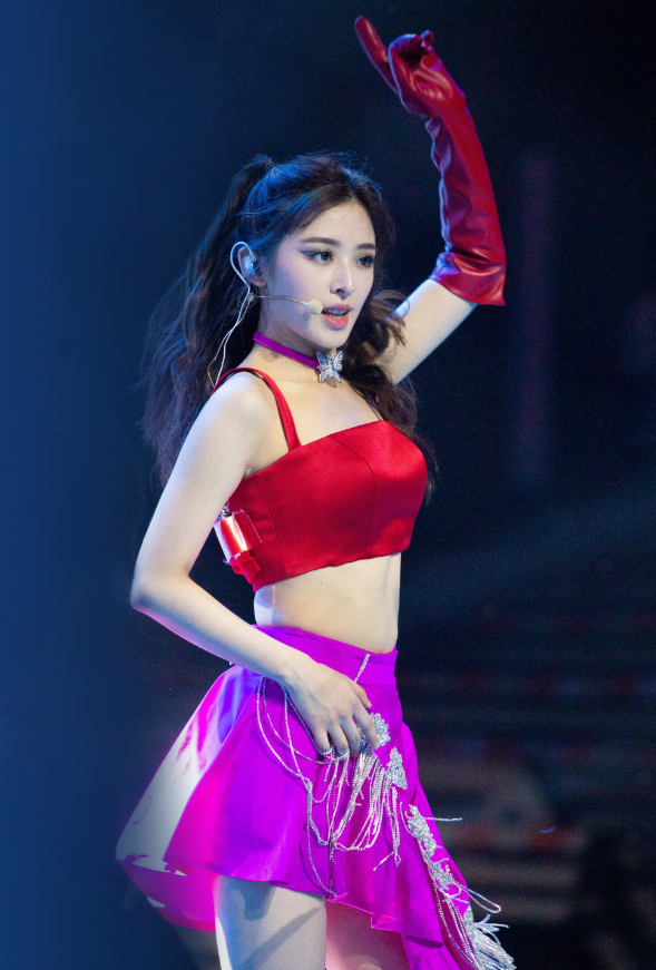 张含韵被票选成"水蜜桃女孩",看她穿粉装热舞时,男粉都沸腾了_腾讯