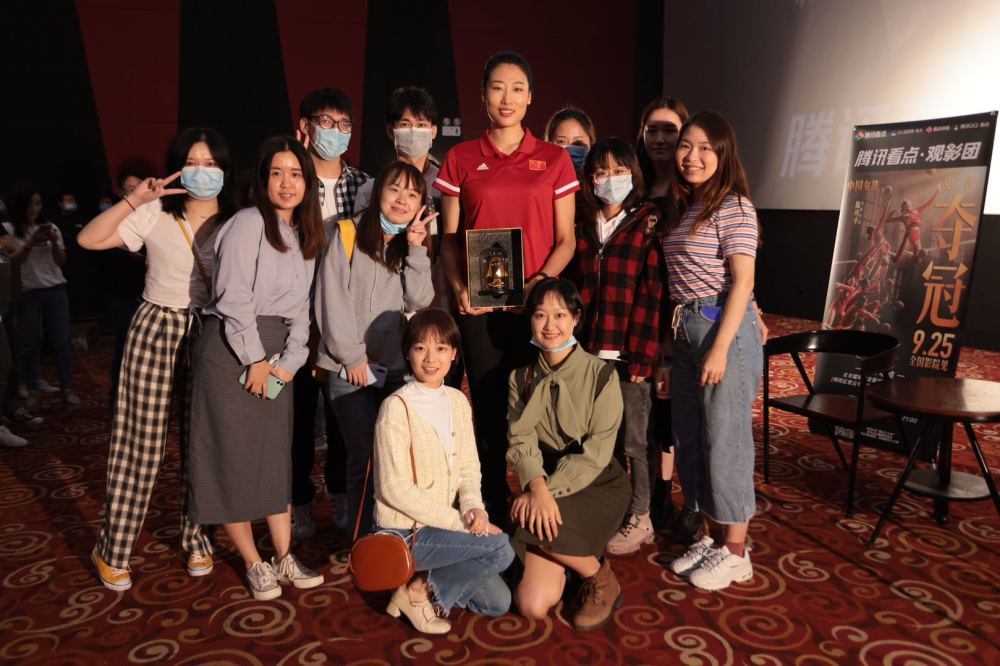 中国女子排球队|中国女排本色出演《夺冠》，陈可辛高度赞扬：冠军团队全来真的
