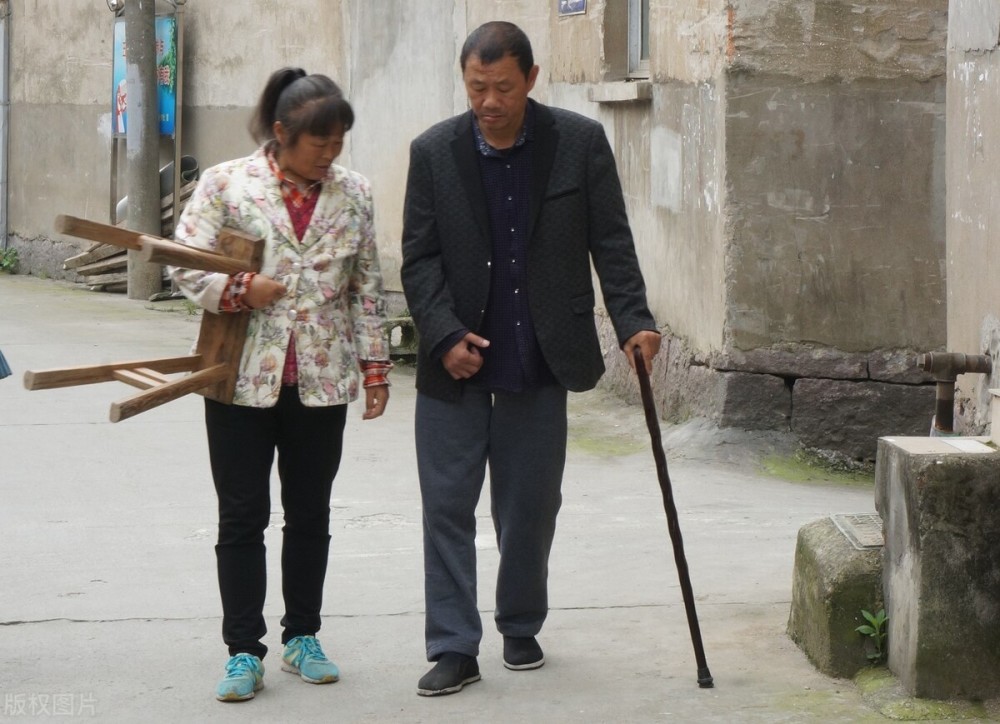 脑梗塞|神经内科专家：脑梗发作前3个月，身体会出现4个预兆，很多人都忽视了