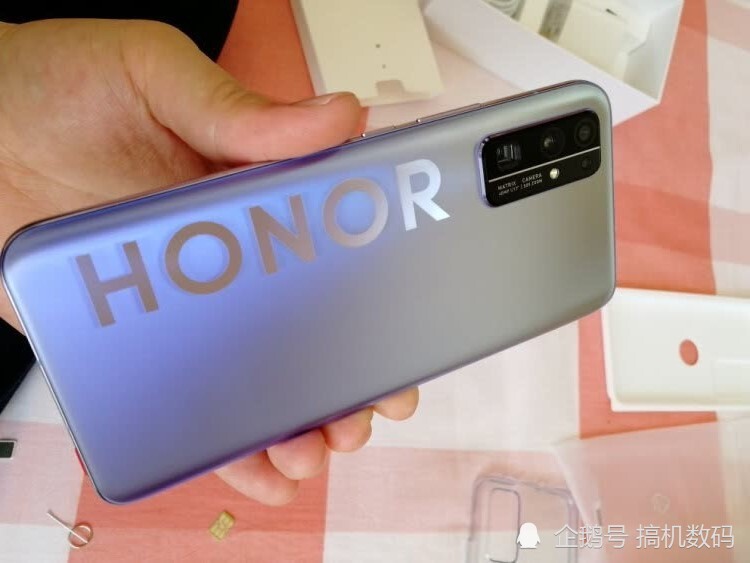 华为两千档高性价比5g手机跑分41万50倍变焦跌至2699元