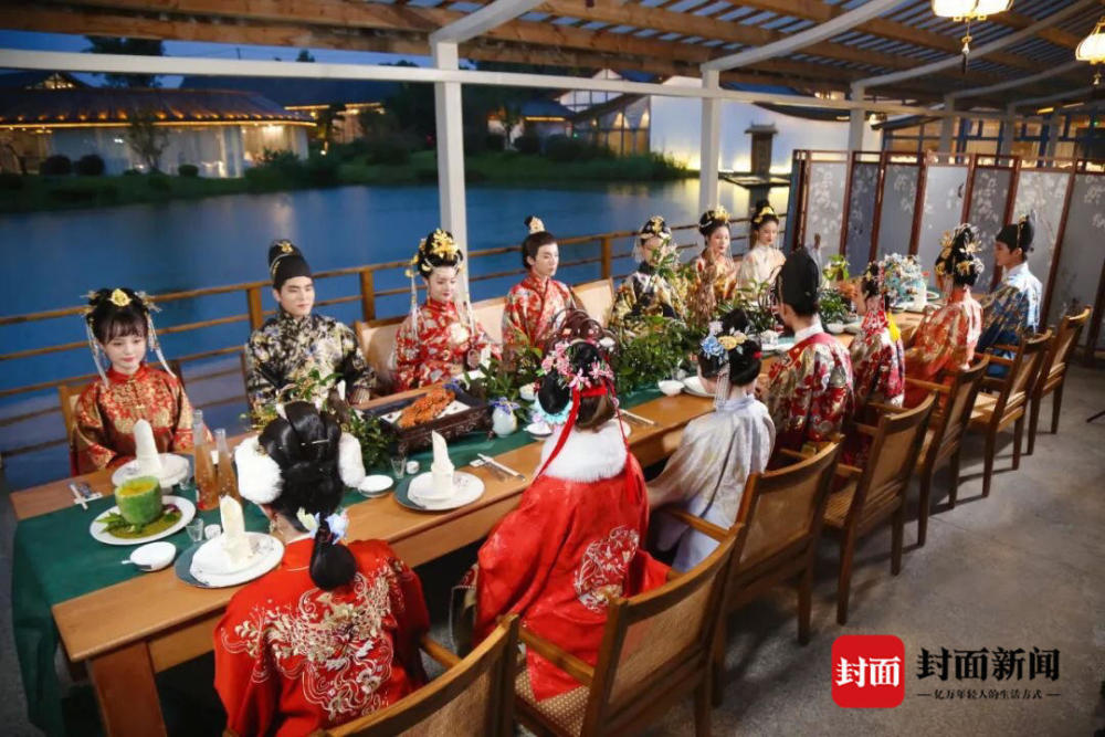 汉服|大明女子的游园生活是什么景象？200多名成都汉服爱好者情景复原