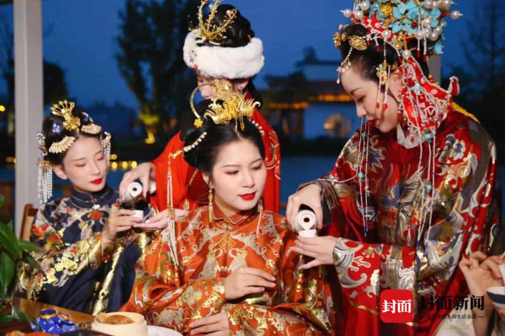 汉服|大明女子的游园生活是什么景象？200多名成都汉服爱好者情景复原