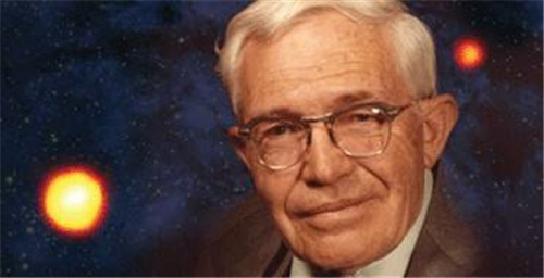 宇航员|18位宇航员永远长眠在太空，而他已飞到了冥王星，即将飘出太阳系