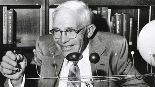 宇航员|18位宇航员永远长眠在太空，而他已飞到了冥王星，即将飘出太阳系