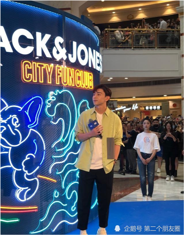 邓伦|邓伦好看上热搜：男演员颜值天花板担得起吗？