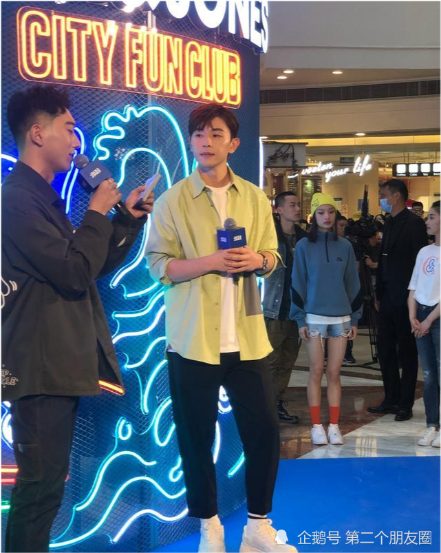 邓伦|邓伦好看上热搜：男演员颜值天花板担得起吗？