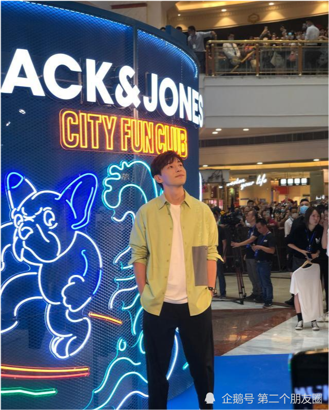 邓伦|邓伦好看上热搜：男演员颜值天花板担得起吗？