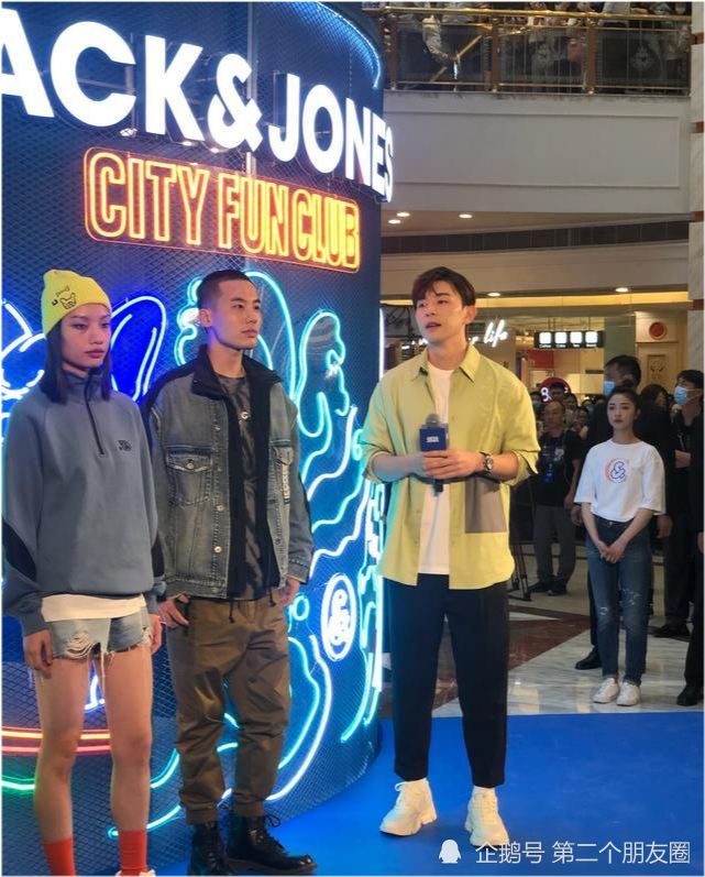 邓伦|邓伦好看上热搜：男演员颜值天花板担得起吗？