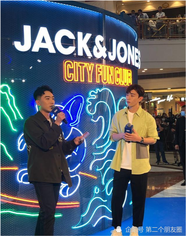 邓伦|邓伦好看上热搜：男演员颜值天花板担得起吗？