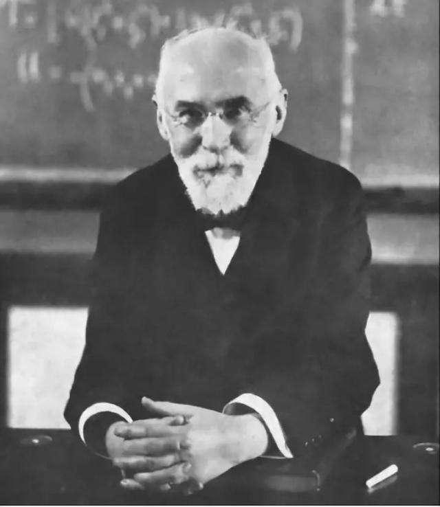 相对论|相对论：达到光速时间就静止，假如光速飞行，人能长生不老吗？