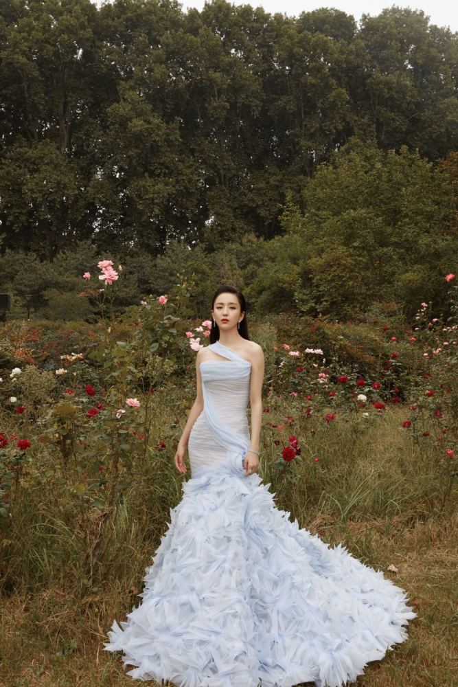 佟丽娅|百花奖闭幕式：周冬雨易烊千玺避嫌，佟丽娅发福，杨紫罕见性感艳压全场