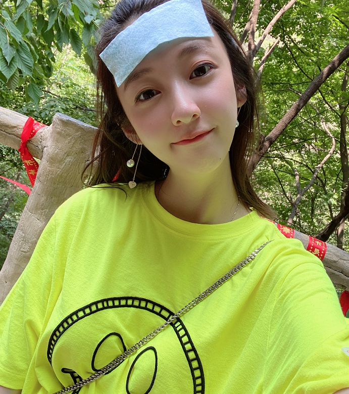 周宸佳|周宸佳官宣结婚怀孕喜讯，曾出演《离婚律师》，老公是安玉刚