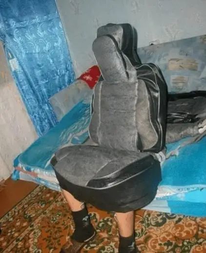 我觉得那条鱼还可以抢救一下,你看它动来动去的,看着多开心啊