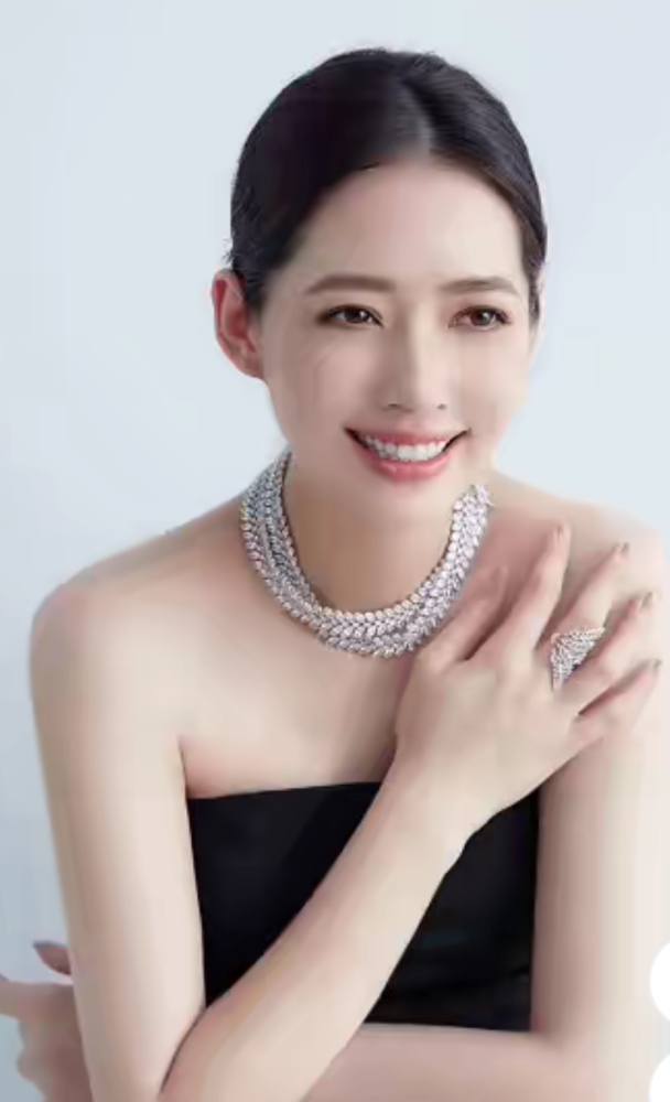 郭碧婷|向太砸重金入住豪华酒店，开心见到儿媳，郭碧婷款待婆婆美味大餐