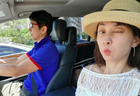 牛莉|牛莉夫妇罕见合体秀恩爱，富豪老公正面出镜，爱称曝光甜蜜十足