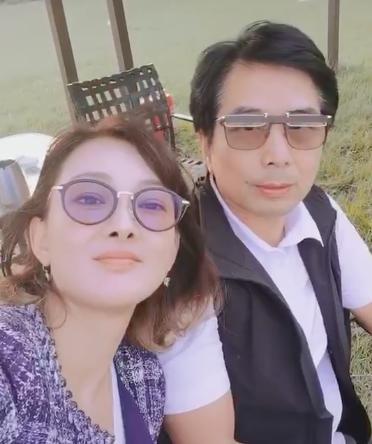 牛莉|牛莉夫妇罕见合体秀恩爱，富豪老公正面出镜，爱称曝光甜蜜十足