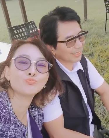 牛莉|牛莉夫妇罕见合体秀恩爱，富豪老公正面出镜，爱称曝光甜蜜十足