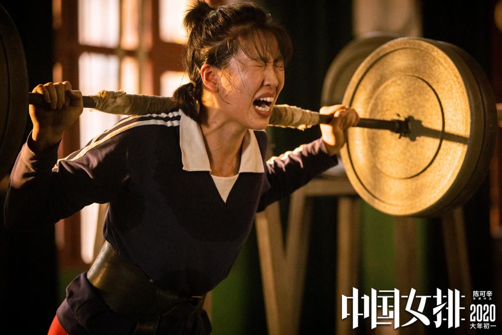 郎平|郎平为什么去给美国女排当教练？注意《夺冠》里的细节交代！