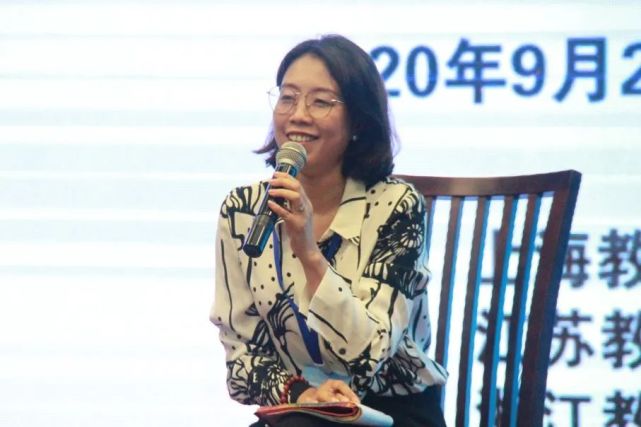 江苏省梁丰高级中学党委书记,校长谈雅琴直击"在线教育"现场9月24日至