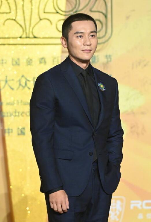 百花奖|百花奖闭幕红毯：王俊凯眼睛无神，易烊千玺胖了，杨紫好大胆，她终于穿对了