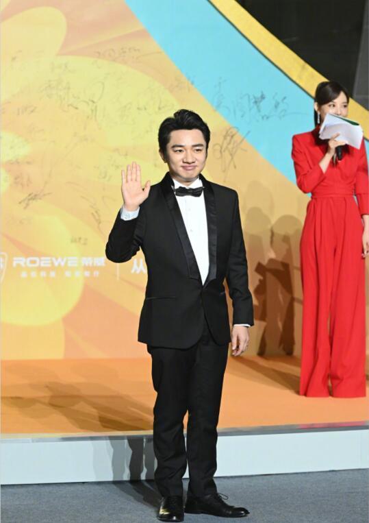 百花奖|百花奖闭幕红毯：王俊凯眼睛无神，易烊千玺胖了，杨紫好大胆，她终于穿对了