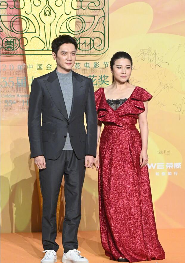 百花奖|百花奖闭幕红毯：王俊凯眼睛无神，易烊千玺胖了，杨紫好大胆，她终于穿对了