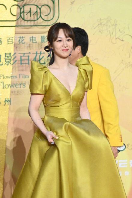 百花奖|百花奖闭幕红毯：王俊凯眼睛无神，易烊千玺胖了，杨紫好大胆，她终于穿对了