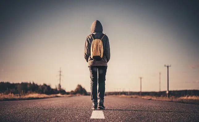 拥抱时间的人|豆瓣高分感人力作《拥抱时间的人》：当生命进入倒计时，我们该何去何从？