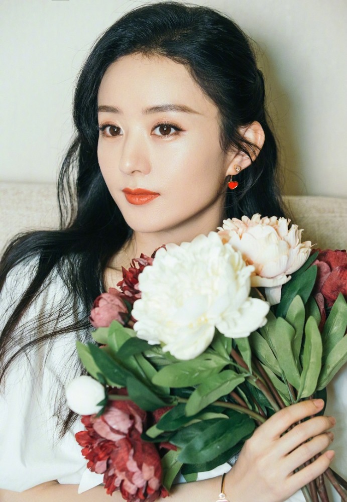 赵丽颖|33岁的赵丽颖直播，随手一截都是绝美照片，这颜值状态太可了