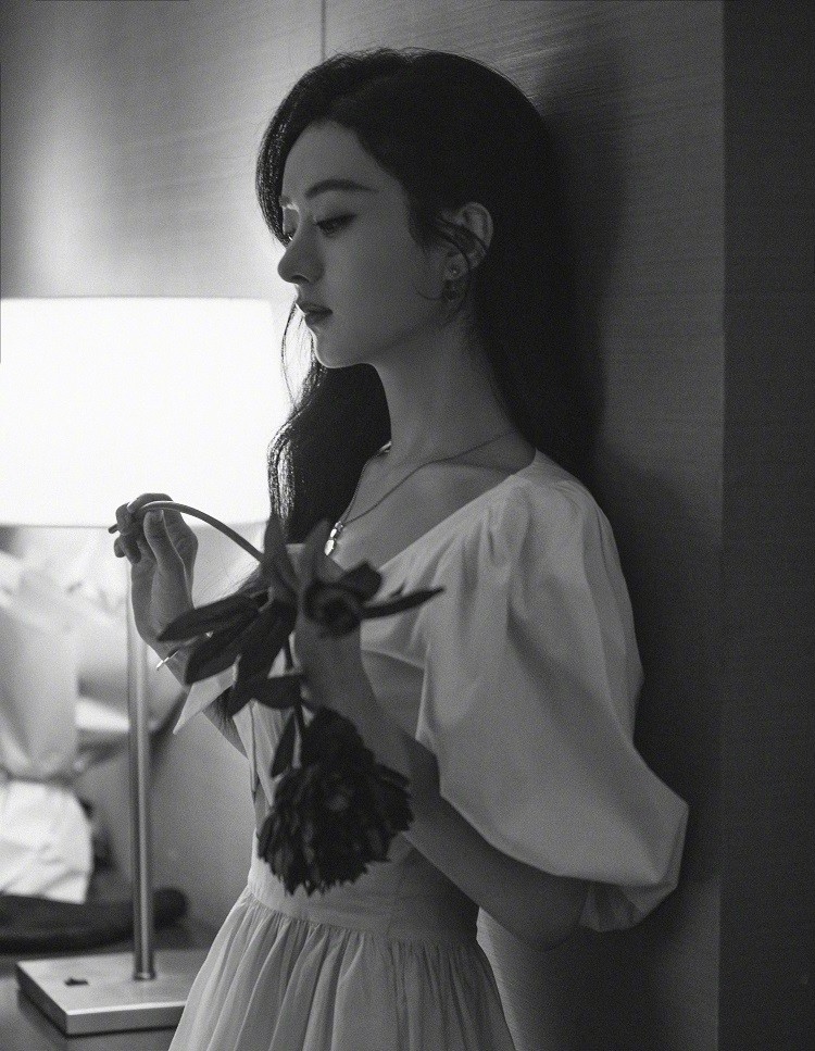 赵丽颖|33岁的赵丽颖直播，随手一截都是绝美照片，这颜值状态太可了