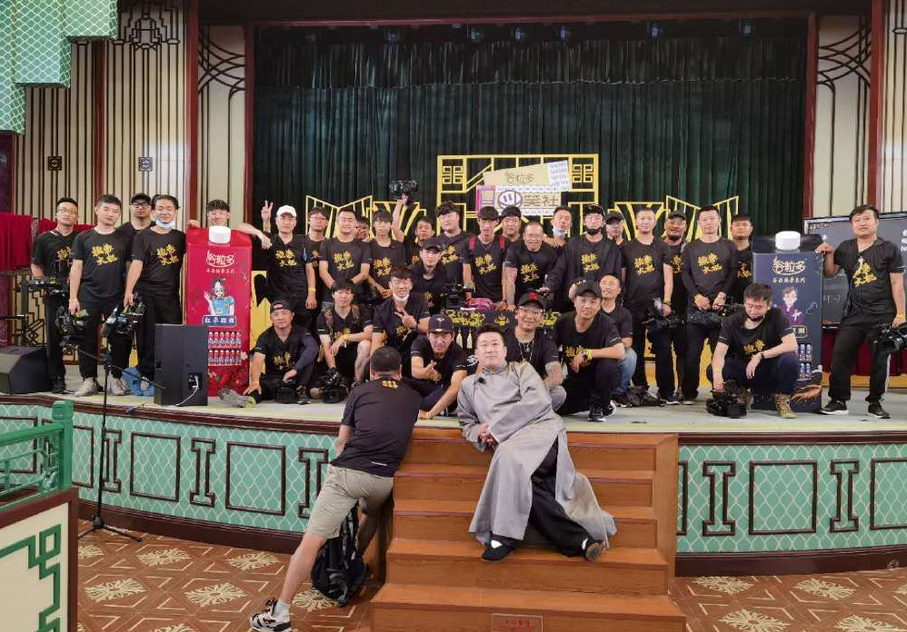 德云斗笑社|《德云斗笑社》张鹤伦惨出天际那是你没看懂，其实郭德纲最捧他！