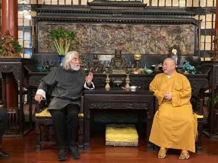 张纪中|张纪中现身少林寺，进行参观访问，商议合作拍摄新版《少林寺》？