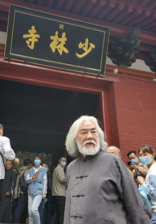 张纪中|张纪中现身少林寺，进行参观访问，商议合作拍摄新版《少林寺》？