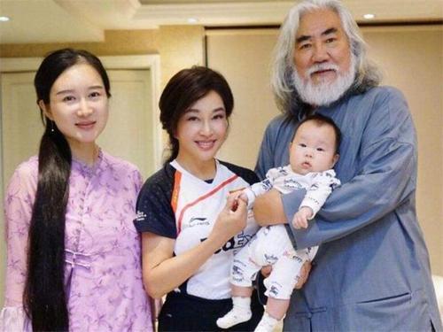 张纪中|张纪中现身少林寺，进行参观访问，商议合作拍摄新版《少林寺》？