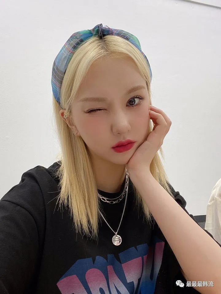 银河|她的脸也开始垮了？