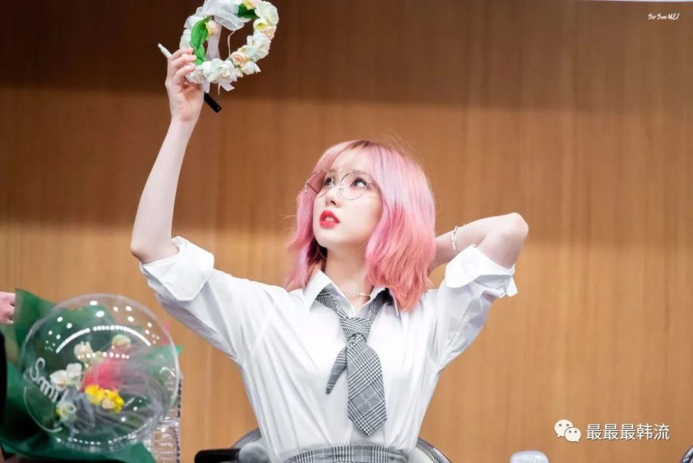 银河|她的脸也开始垮了？