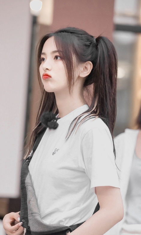 王一博|艺人新媒体指数排行，王一博第5，千玺第10，看到肖战：可惜了