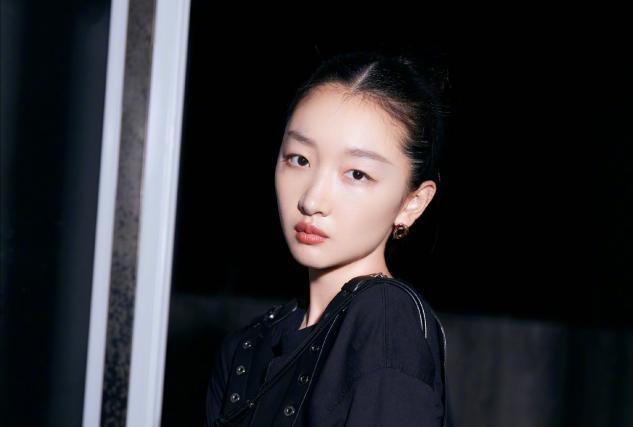 周冬雨|百花奖公布！28岁已拿下4个影后，周冬雨：如果喜欢小学生也能演