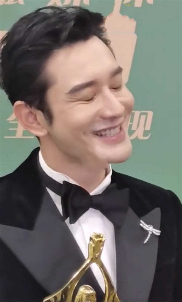 黄晓明|黄晓明：我拿的表演奖没那么多，但加上慈善的奖一面墙装不下！