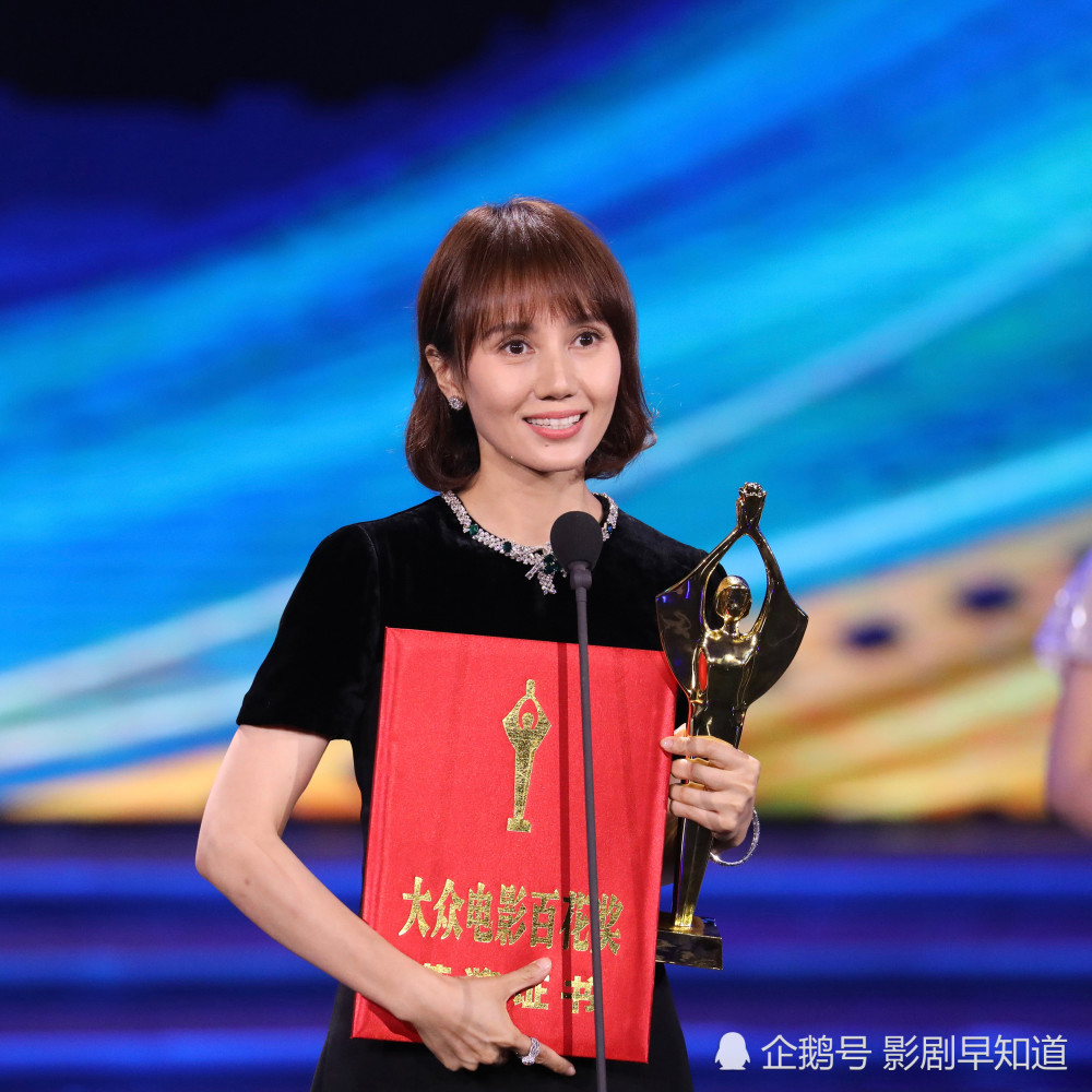 杨紫|杨紫首次提名百花奖惜败，芥黄色礼服视觉显胖，生图胜在表情自然