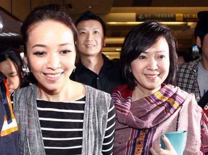 侯佩岑和妈妈林月云