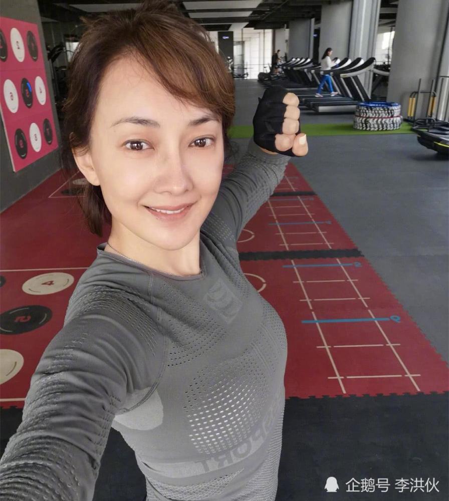 牛莉|连续八次登春晚，与郭冬临冯巩是固定搭档，嫁给隐形富豪身家过亿