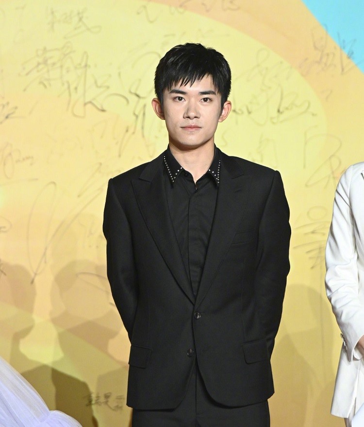 百花奖|百花奖众星生图，杨紫状态好造型拖后腿，易烊千玺造型略显成熟