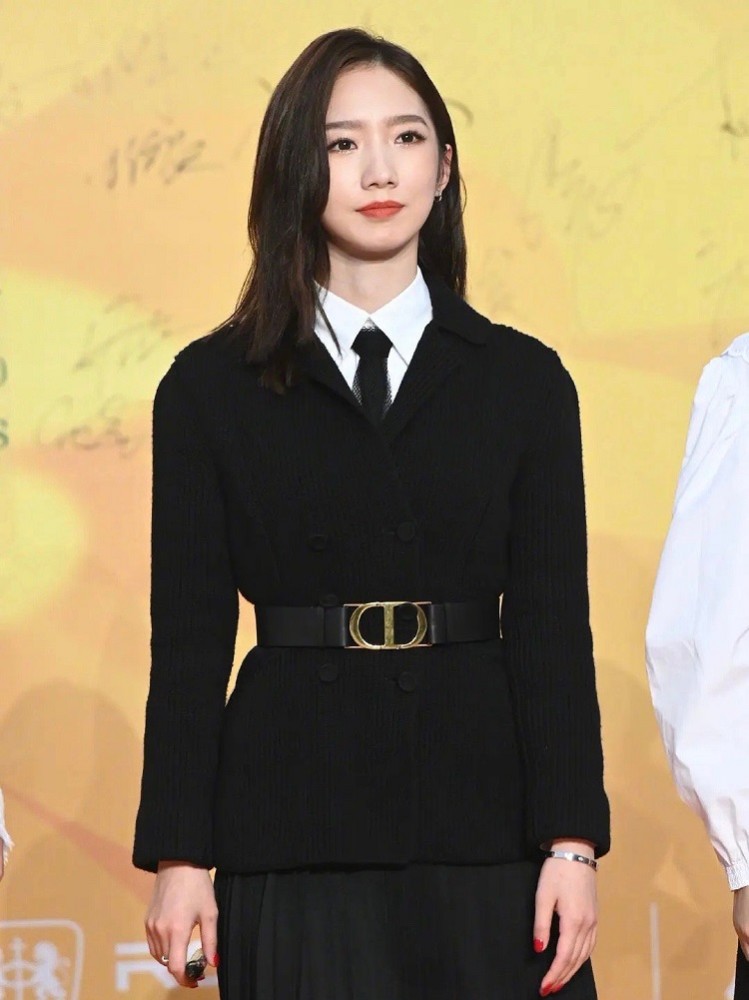 百花奖|百花奖众星生图，杨紫状态好造型拖后腿，易烊千玺造型略显成熟