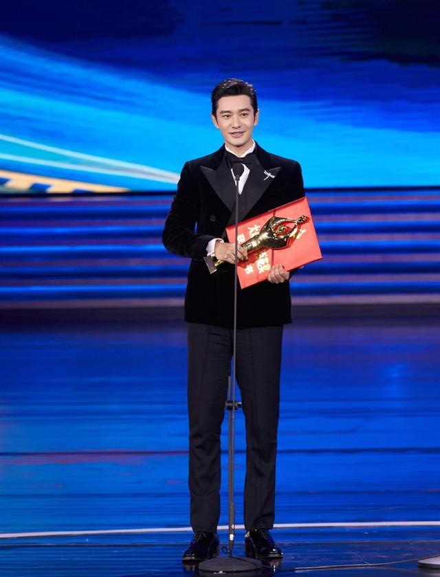 黄晓明|黄晓明获百花奖影帝！凭借《烈火英雄》再创奇迹，杨颖竟这样回应